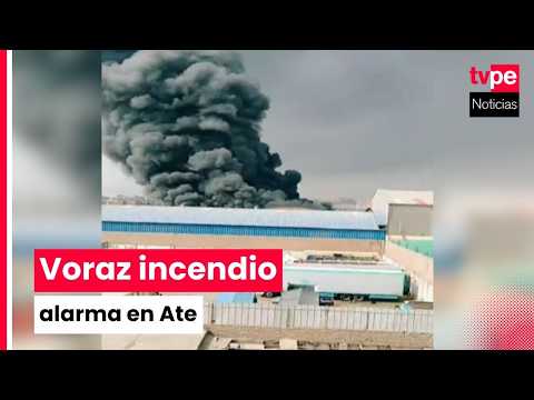 Incendio código 3 en Ate moviliza 15 unidades de bomberos y genera alarma vecinal