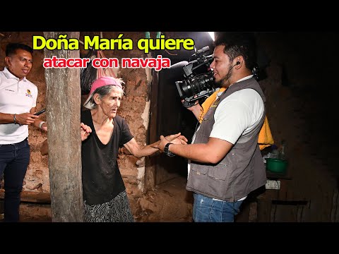 Con navaja, Doña María quiere atacar al equipo de grabación – Ediciones Mendoza