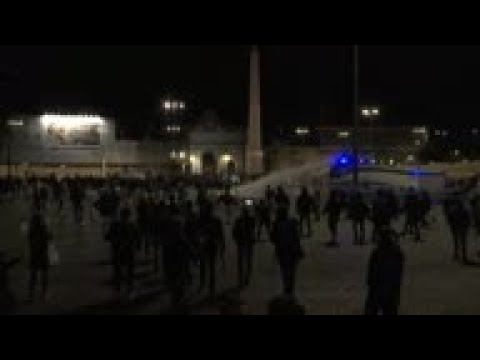 Water canons at Rome protest against virus rules