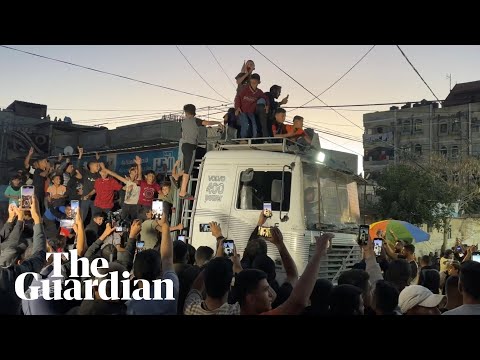 Celebrations in Gaza after Hamas says it accepts ceasefire deal