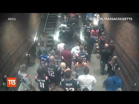 Falla en escalera mecánica del metro de Boston hace caer a decena de personas