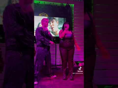 Flor Álvarez y Fer Vázquez cantan “Sin Querer” en vivo