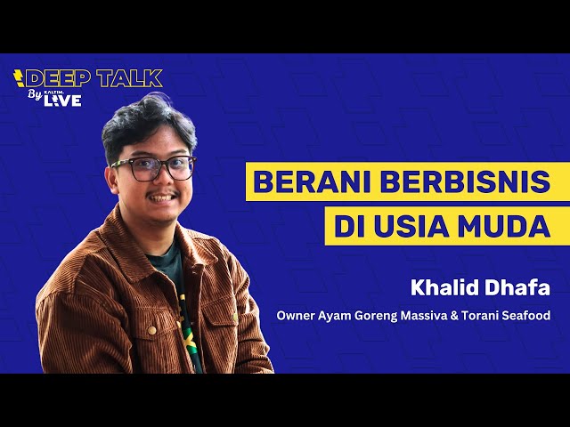 Meski usianya masih sangat muda, Khalid Dhafa sudah memiliki usaha yang tidak main-main. Lulusan Universitas Brawijaya ini, telah memiliki dua cabang Ayam Goreng Massiva di Yogyakarta dan Malang.

Namun, dia tidak memungkiri, sebagai anak dari pemilik usaha Rumah Makan Torani Seafood, adalah "kemewahan" yang dimilikinya untuk bisa memulai usaha. Meski demikian, Dhafa mengaku tidak pernah dipaksa orang tua untuk menjadi pengusaha.

Rasa keinginan menjadi pengusaha ujar dia, tumbuh di masa-masa duduk di bangku SMA. Hingga akhirnya semakin diperdalam, ketika mulai menjadi mahasiswa.

Merasa minatnya berfokus pada dunia bisnis, dia pun memutuskan untuk mengambil jurusan Entrepreneur di Fakultas Bisnis dan Manajemen Universitas Brawijaya, menggunakan uang sendiri. Lantaran, orang tua sudah menyekolahkannya di Universitas Pertamina, Jakarta.

Ternyata memilih untuk pindah kuliah, adalah keputusan yang tepat. Saat ini, dia juga dipercaya untuk mengelola RM Torani Seafood yang sudah memiliki ratusan karyawan.

Tonton videonya untuk mengetahu cara Khalid Dhafa mengembangkan bisnis dan usahanya, sampai kini dipercaya melanjutkan Rumah Makan Torani yang sudah melegenda di Kota Balikpapan.  

Follow Instagram Gerry Rezaldi : https://www.instagram.com/awkalit/
=====================================================

Tonton Podcast Kaltim Live! lainnya https://youtu.be/j6EU6ELOQ-0

=====================================================
Follow media sosial Kaltim Live!
Instagram https://www.instagram.com/kaltim.live/
Tiktok https://www.tiktok.com/@kaltimlive

=====================================================