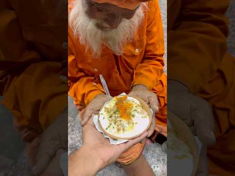 बाबा बहुत ख़ुश हो गए ❤️🙏 #humanity#respect #helping #trending #viralvideo #youtubeshorts