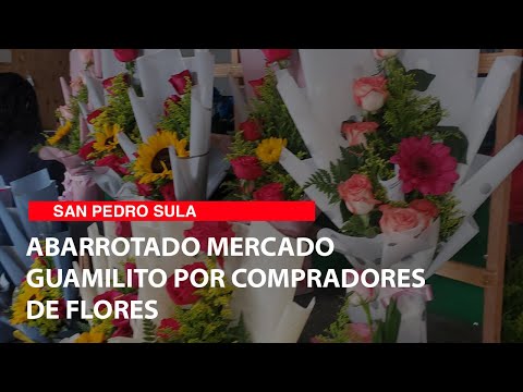 Abarrotado mercado Guamilito por compradores de flores