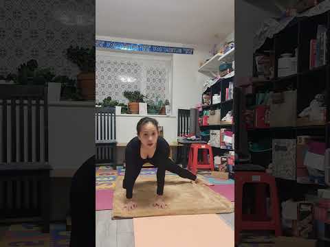 Giãn cơ gân chân, linh hoạt khớp hông