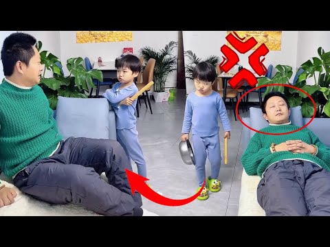 爸爸偷懒睡懒觉，儿子一点都不惯着，直接叫醒治治他！#Cute baby#Cute#呆萌小米宝#聪明宝宝#萌娃#整蛊#测试