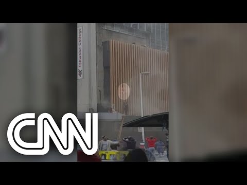 Mãe joga bebê de prédio em chamas na África do Sul | JORNAL DA CNN