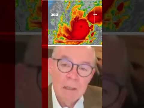 Meteorologista John Morales não consegue conter a emoção ao falar sobre magnitude do furacão Milton