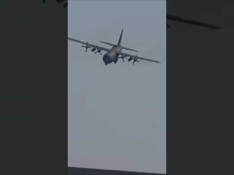 Extreme Dive-Assault Landing! Great Japan's C-130 Tactical Cargo plane landing!