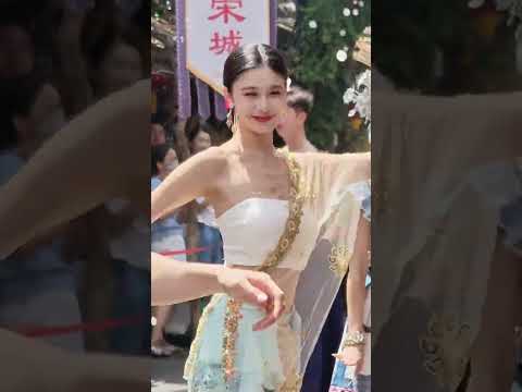 The little flute <strong>player</strong> is laughing hysterically! #EternalLoveCarnival #SongchengEternalLove