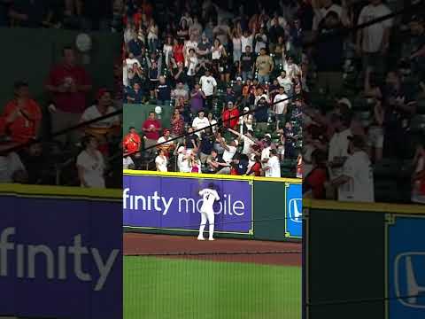 Yankee fan catches Bellingers HR in Houston!