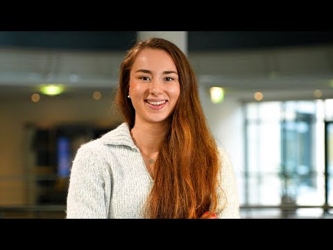 Jobstory Helena Langer - Auszubildende Kauffrau für Versicherungen & Finanzanlagen im Innendienst