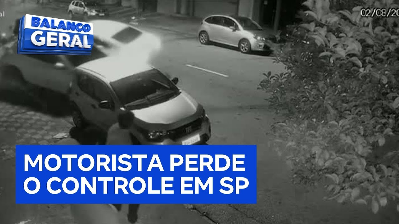 Motorista perde o controle e bate em carro perto de grupo de amigos em São Paulo