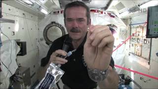كيف يغسل الرواد أيديهم في الفضاء !