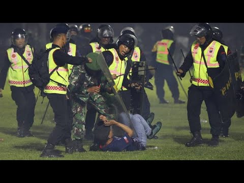 Zavargásba fulladt a futballmeccs, több mint 180-an megsérültek