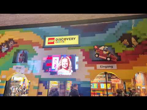 ハンブルクのベイエリアのショッピングモールで見つけたLEGOの巨大店舗のディスプレーは？！