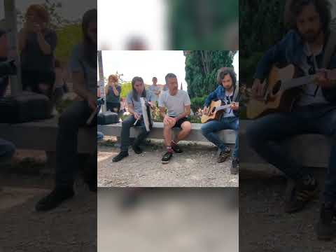Vetusta Morla y Marwán acuden y cantan en la acampada por Gaza de la Complutense de Madrid #shorts