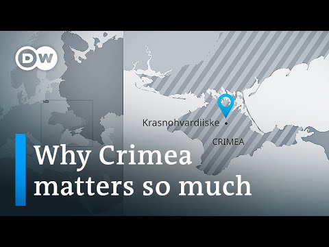 Ukrainian drones strike ammunitions depot in Crimea | DW News