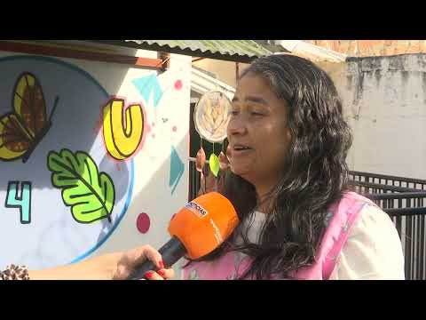 Empresa de licores crea escritorios para escuelas con cajas de tetra pak