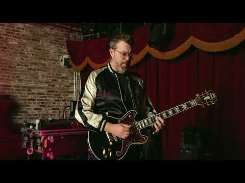 Eric Krasno Performs 'Givin It Up' at Brooklyn Bowl | D'Angelico Guitars