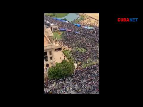 Protestas en Sri Lanka: EL  PUEBLO SE LANZA A LAS CALLES y toma el palacio presidencial