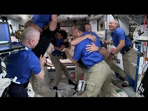 “Bienvenue à Crew-2 : Thomas Pesquet pénètre à bord de la Station spatiale internationale