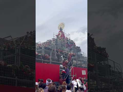 La lluvia da una tregua a los oferentes y la Virgen del Pilar ya luce su manto rojo