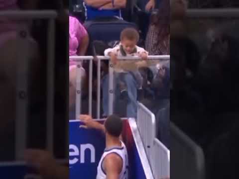 Steph and baby Caius ✋ #stephencurry #warriorsvslakers #Warriors #nbaseason #GSW #preseason #nba