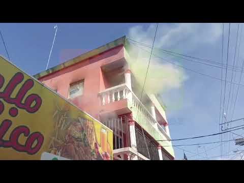 Incendio afecta pensio?n en la calle Inocencio Reyes, Moca