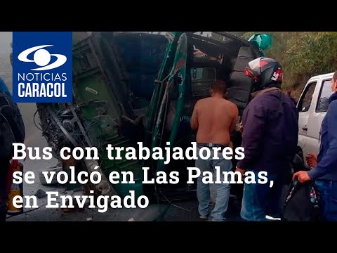 Bus que movilizaba trabajadores de una obra se volcó en Las Palmas, en Envigado