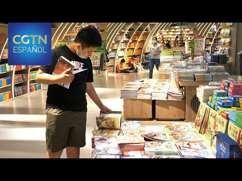 Las tiendas físicas de libros recuperan gradualmente a sus clientes en Beijing