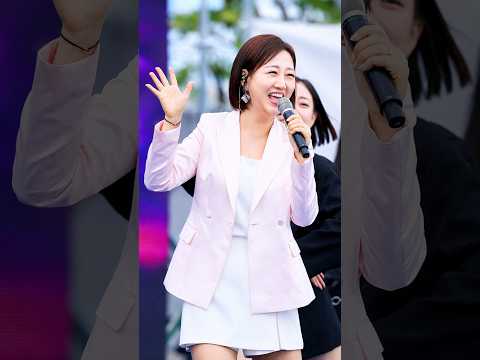 장윤정 함박 <strong>웃음</strong>😄 매력 넘치는 옆집누나
