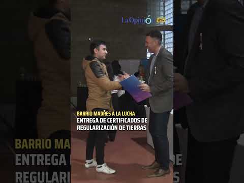 Entregan títulos de terrenos a familias del “Madres a la lucha”