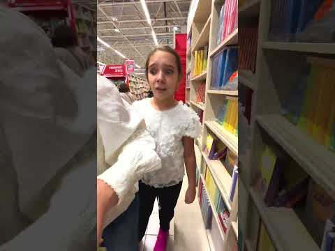 🛒 MARA La CUMPĂRĂTURI cu MAMA 😎 Shopping with my MOM 🤩 Incredible ending #shorts #marastefania