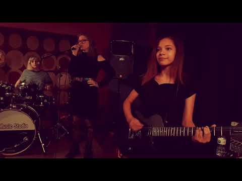 Voltage covering "Moment" by the Beaches