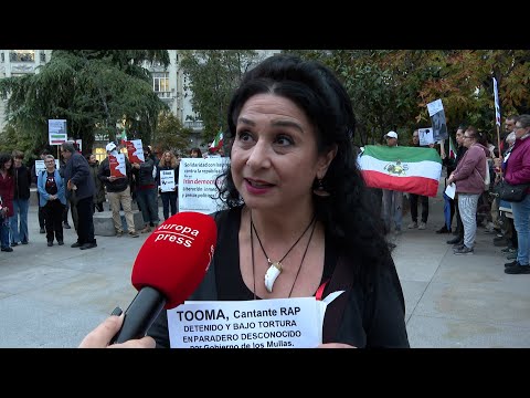Manifestantes protestan en favor de los derechos de las mujeres en Irán