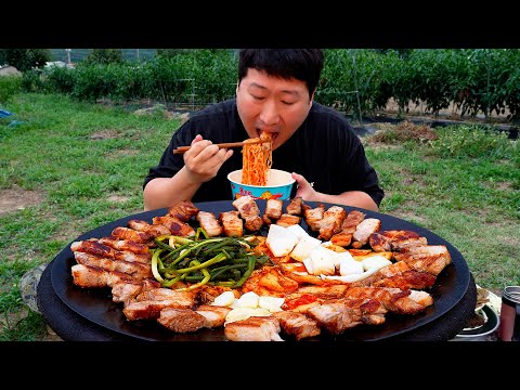 🥩파김치와 김치까지 같이 구운 솥뚜껑 삼겹살! 용가리 불비빔면까지~ (Korean BBQ with Spicy noodles) 요리&먹방!! - Mukbang eating show