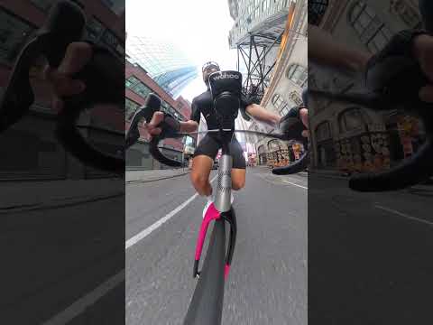 One eye on the skyscrapers, one eye on the Strava segment 😆​🎥  #shorts #nyc #bikes