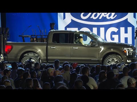 Ford unveils new F-150 pickup truck on eve of Detroit auto show
