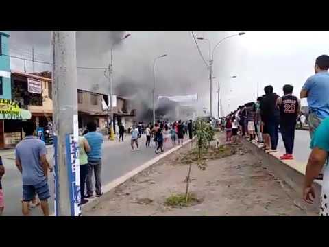 Camión cisterna explota y provoca incendio de al menos tres casas en Villa El Salvador