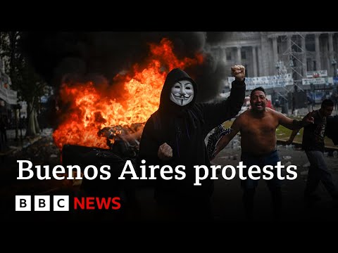 Buenos Aires rocked by violent clashes over Argentina's President Milei reforms | BBC News