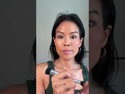 Experience the luxurious glow of Venetian Rose Heaven’s Glow Blush — a silky, baked-in-Italy formula