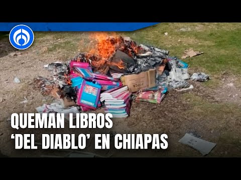 Queman libros de texto en Chiapas, pobladores decían que son libros del Diablo