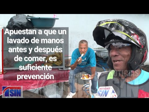 Dominicanos siguen comprando comida en la calle pese al cólera