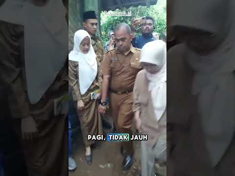 Bupati Tasikmalaya Cecep Nurul Yakin Beri Bantuan pada Korban Longsor di Cidugaleun