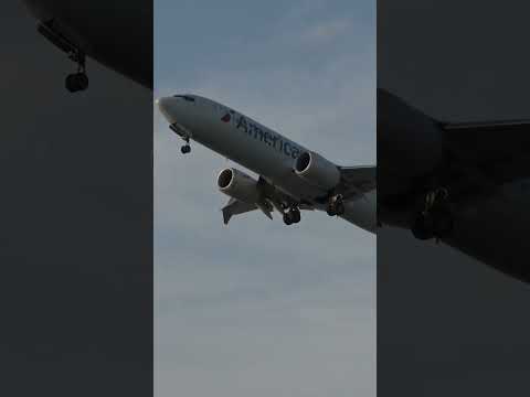 American B737 Max Chicago OHare Go Around  #challenginglandings #extremelandings #dangerouslanding