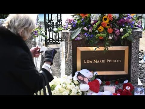 La tombe de Lisa Marie Presley a côté de son père Elvis Presley