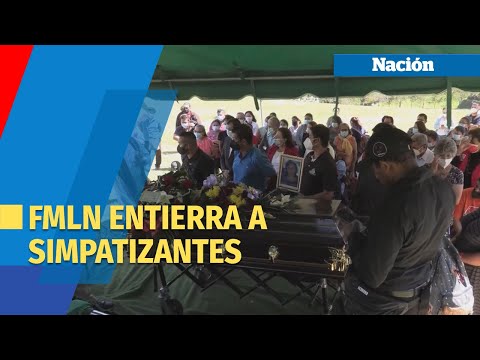 Familiares y miembros del FMLN entierran a víctima de ataque contra simpatizantes en El Salvador