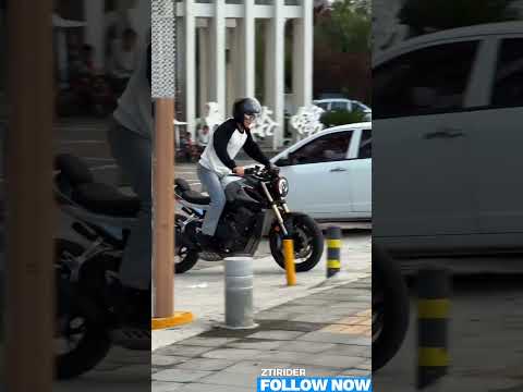 they old mans are watching me 😎🏍️#race #ktm #bikers #duke #wait #girlrider #fyp